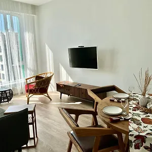 La Vista с видом на горы Алматы